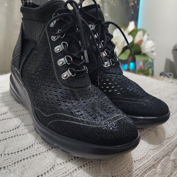 Jambu Shoes - Jambu Black Mesh Athletic Shoes.New Condition